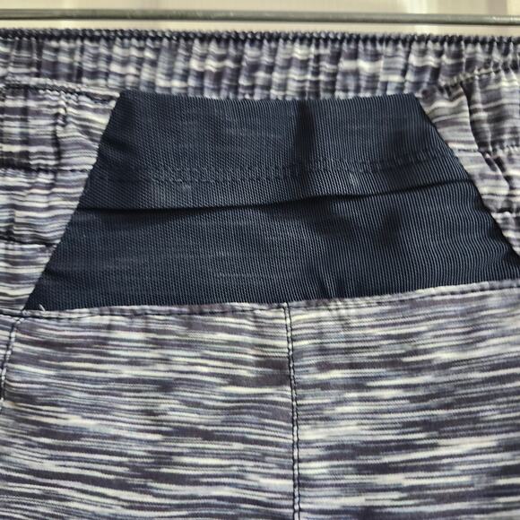 ❤️NWT❤️ Nike Women's Gray Dri-FIT Shorts - Picture 4 of 9